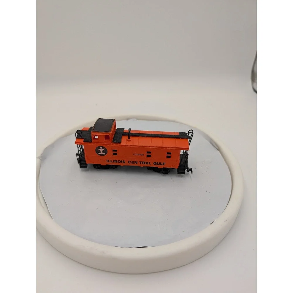 Bachmann HO Scale Illinois Central‎ Gulf ICG 9599 Wide Vision Caboose Orange